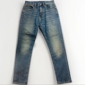 Men’s Gap 28x30 athletic straight leg jeans medium blue wash wardrobe staple